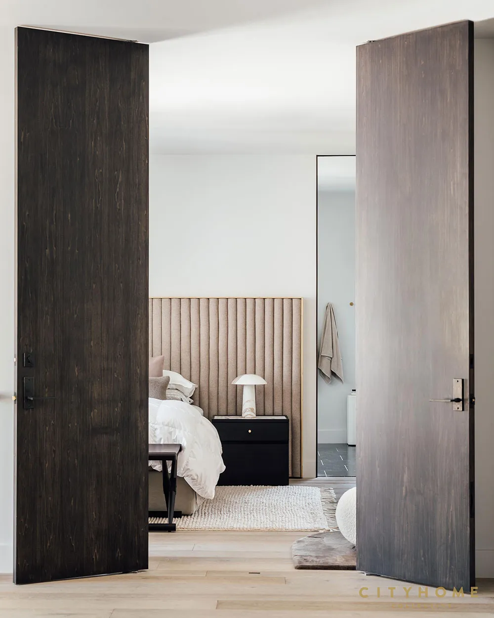 Elegancia ligera californiana en el diseño de casa en Texas - Gallery image 14