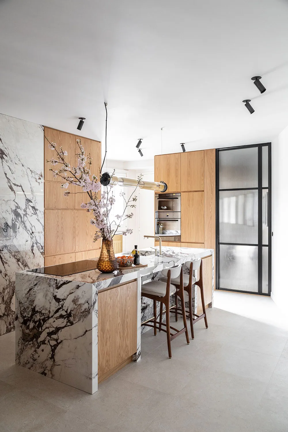 Charmante appartement parisien avec un décor moderne élégant - Gallery image 11