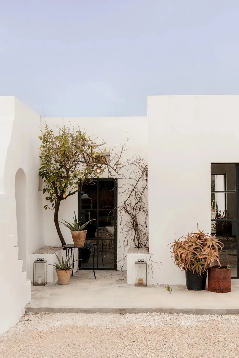 Summer Villa of a Collector in Italy - Gallery image 20