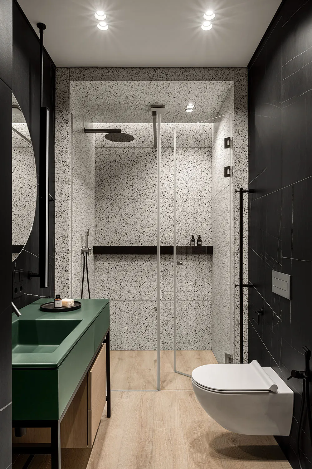 Minimalismus mit bunter Möbel: Wohnung in Kiew - Gallery image 16