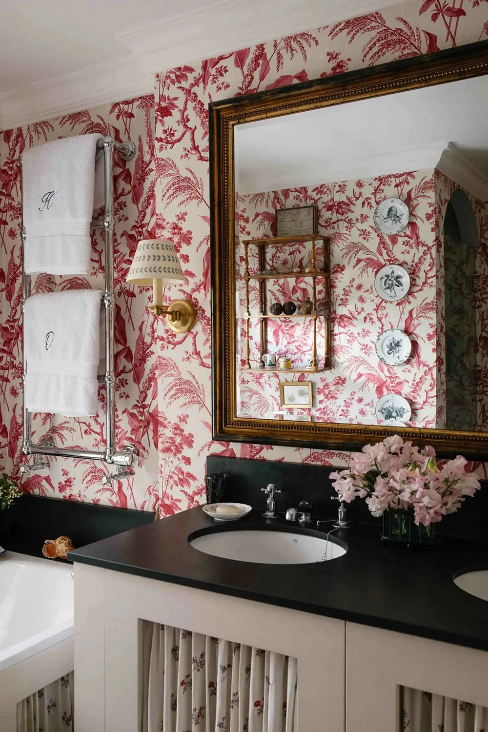 Vibrant English Classic for a Designer's Large Family Home in London - Gallery image 12