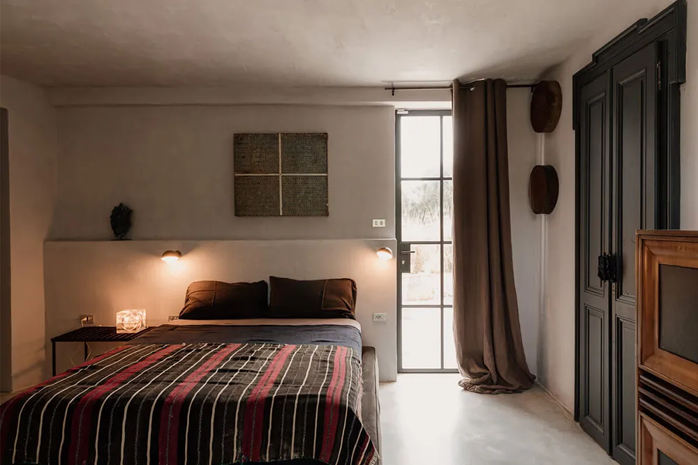 Summer Villa of a Collector in Italy - Gallery image 11