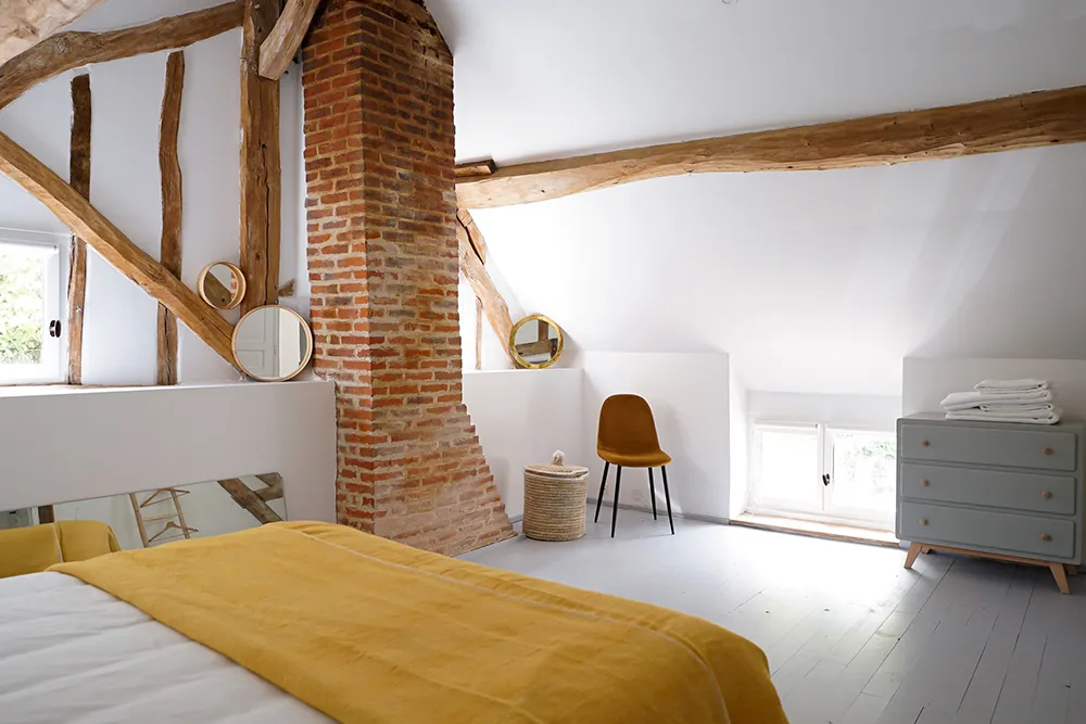 Charmant cottage historique en France avec des intérieurs modernes et lumineux - Gallery image 12