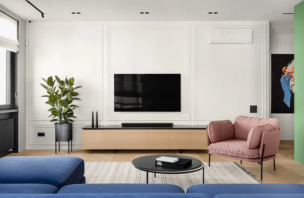 Minimalismus mit bunter Möbel: Wohnung in Kiew - Gallery image 2