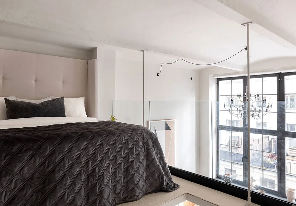 Компактний лофт із верхньою залізницею у будівлі колишньої фабрики в Стокгольмі (61 кв. м) - Gallery image 21