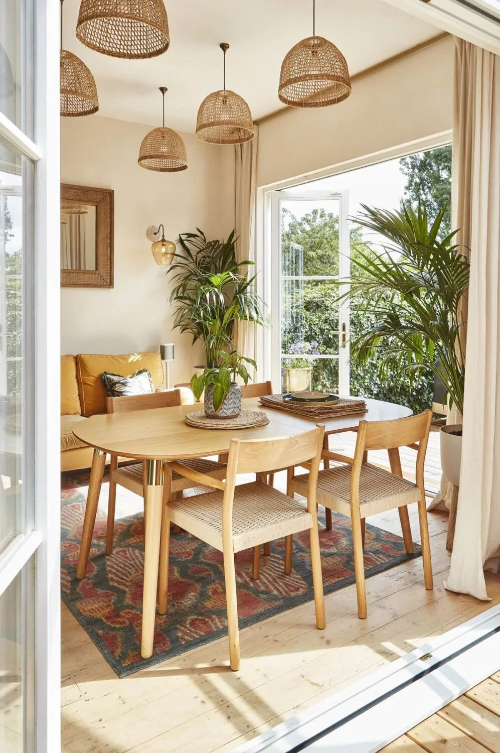 Living Plants, Rural Motifs and Beautiful Garden: Fresh Interior in London - Gallery image 6