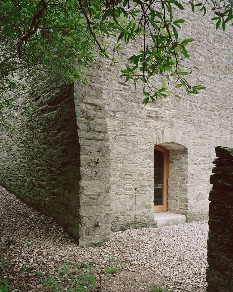 Современный дом на месте руин старинной фермы в Англии - Gallery image 7