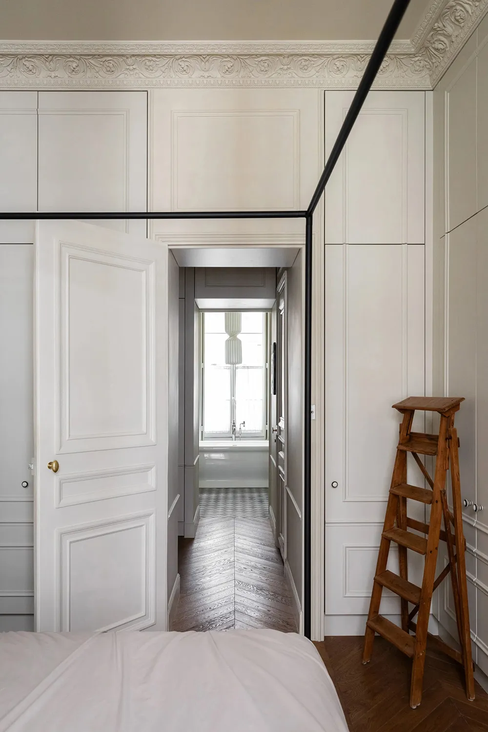 Art, Classic and Modern Design: A Splendid Apartment in Paris - Gallery image 20