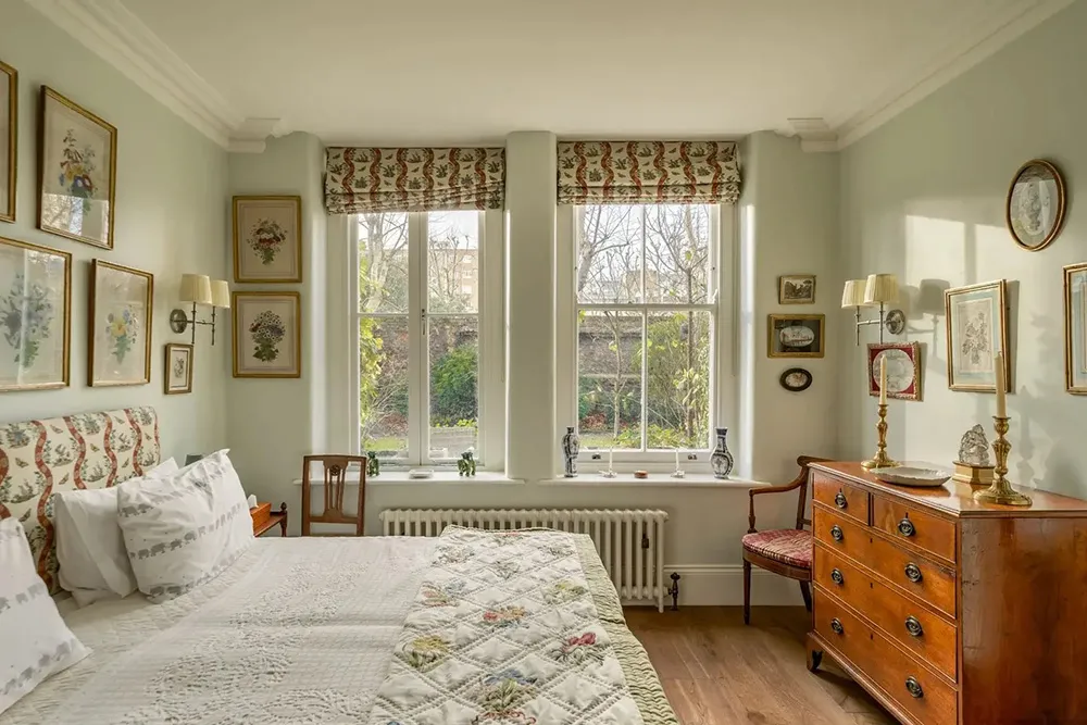 Interior inglés acogedor con pinturas en el centro de Londres - Gallery image 8