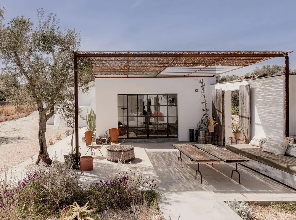 Summer Villa of a Collector in Italy - Gallery image 21