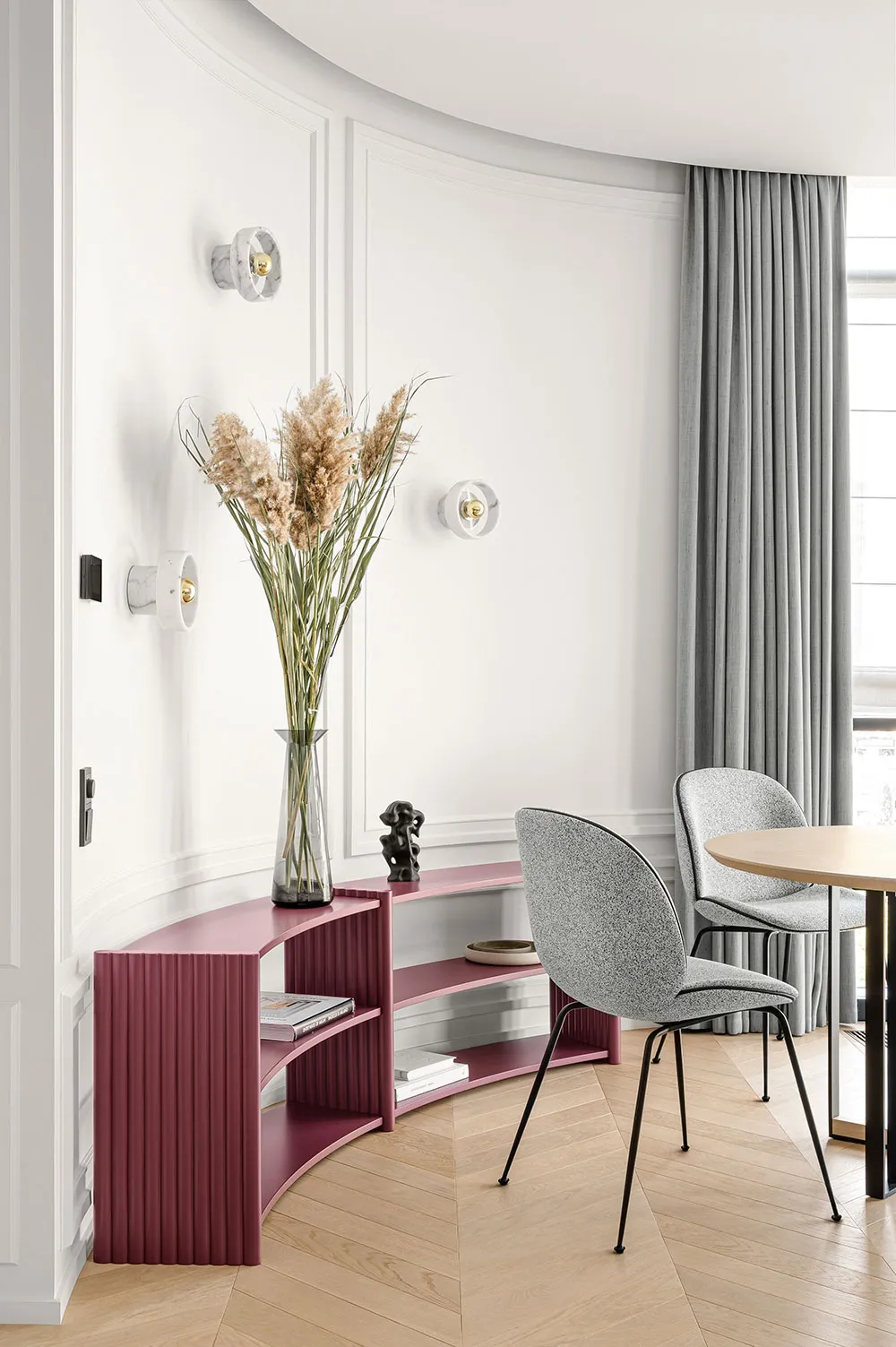 Minimalismus mit bunter Möbel: Wohnung in Kiew - Gallery image 14