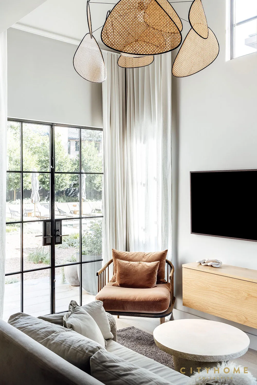 Elegancia ligera californiana en el diseño de casa en Texas - Gallery image 22