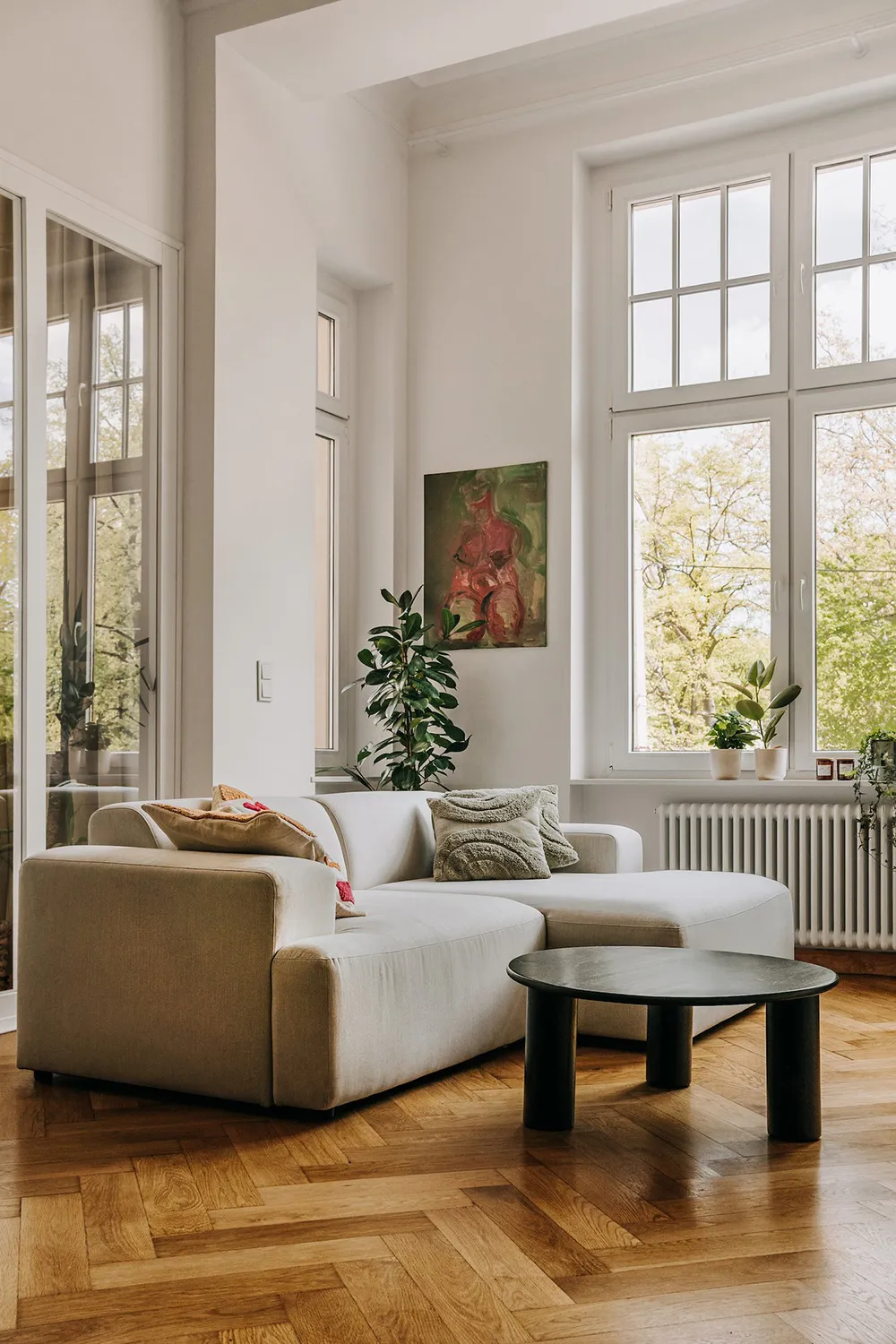 Vintage Doors and Stylish Design: Elegant Interior in Wrocław - Gallery image 1