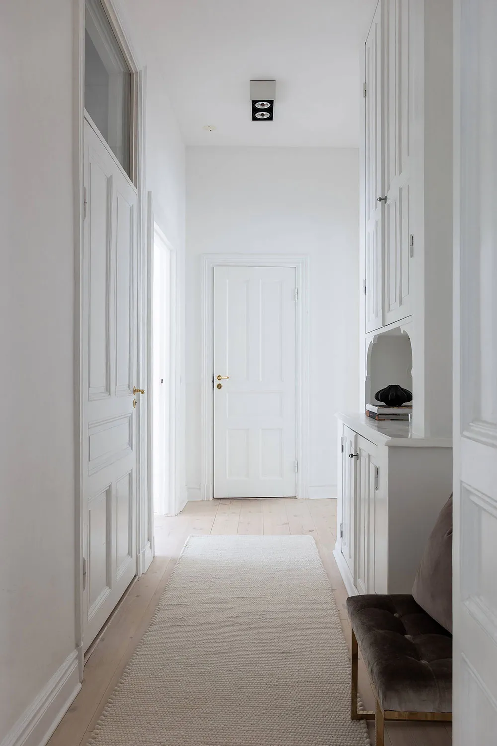 Biały i elegancki интерьер w Stokholmie - Gallery image 25