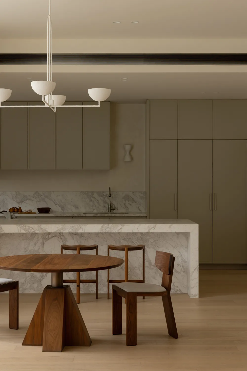 Monochrome Modern Interior of an Edwardian House in Melbourne - Gallery image 5