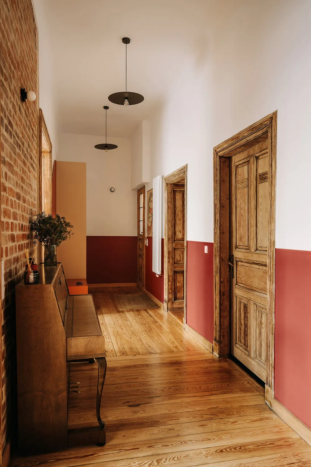 Vintage Doors and Stylish Design: Elegant Interior in Wrocław - Gallery image 13