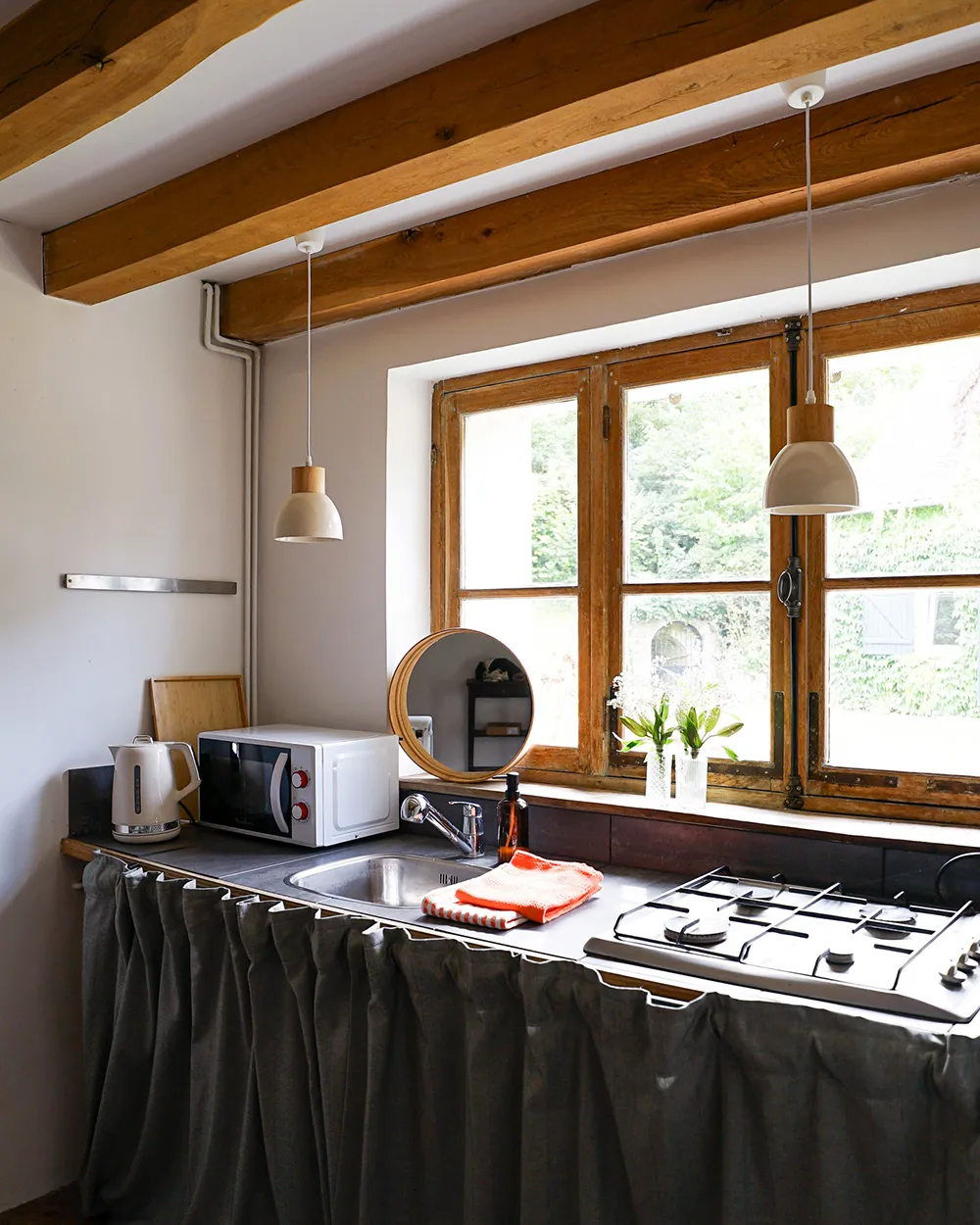 Charmant cottage historique en France avec des intérieurs modernes et lumineux - Gallery image 6