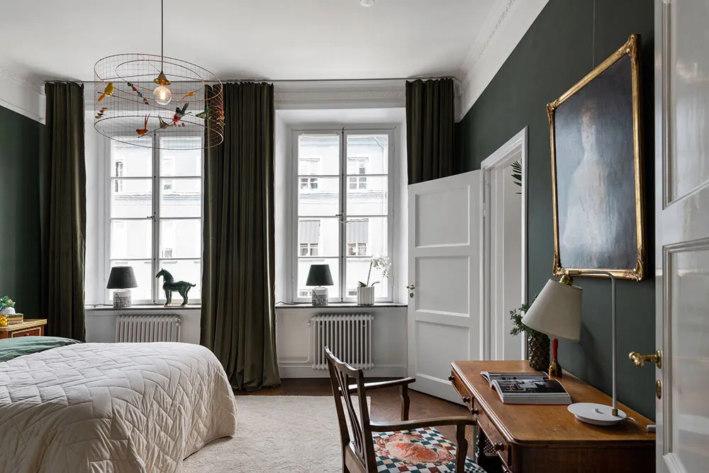 Piękny skandynawski mieszkanie z czarną kuchnią i zieloną sypialnią - Gallery image 11