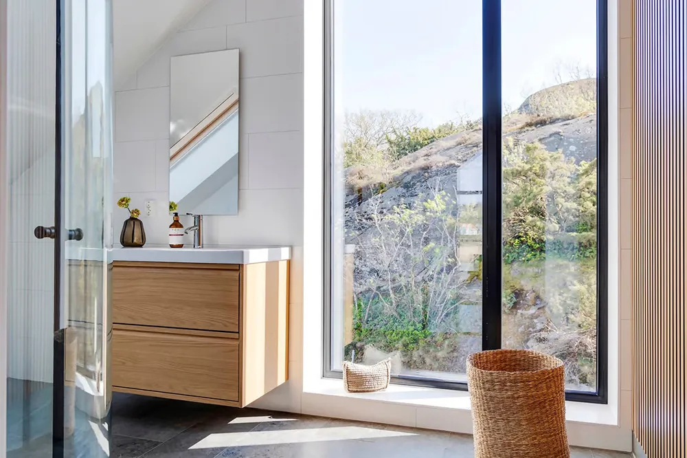 Modern Scandinavian Cottage by the Water - 25