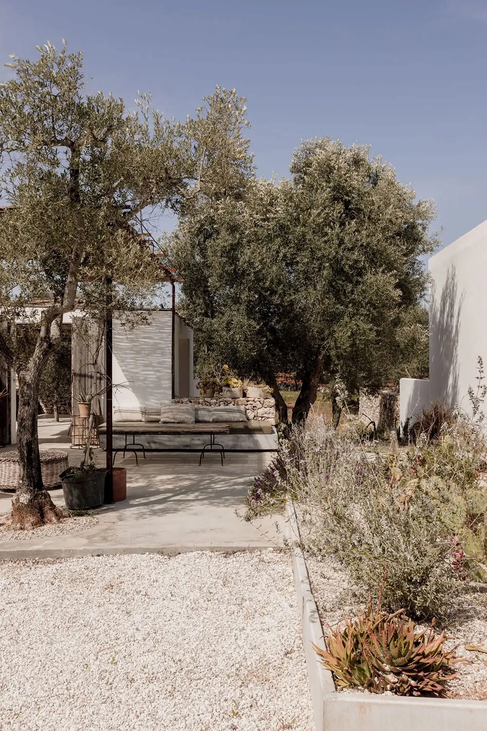 Summer Villa of a Collector in Italy - Gallery image 22