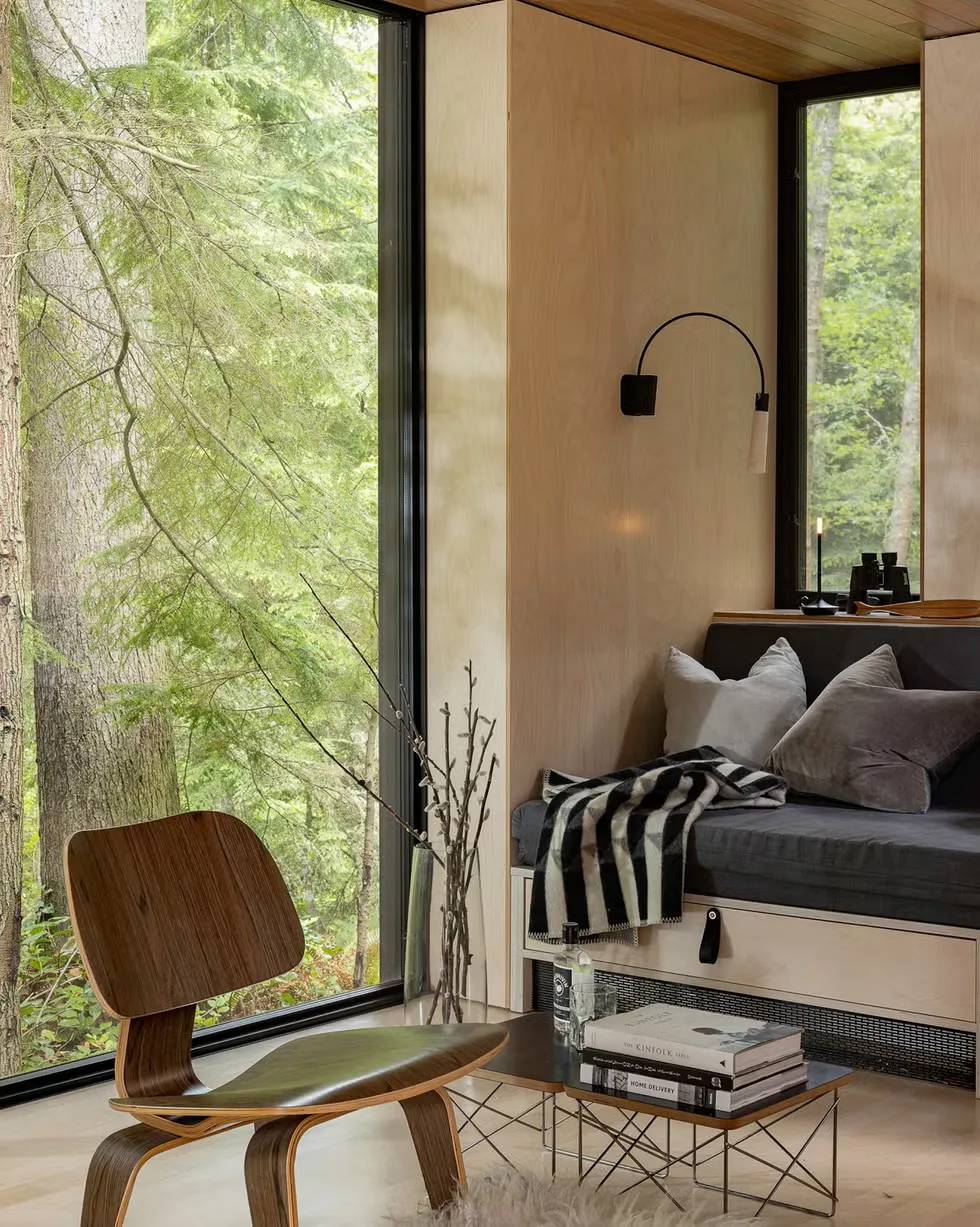 Kleines modulares Haus im Wald mit korridoren ohne wände - Gallery image 1