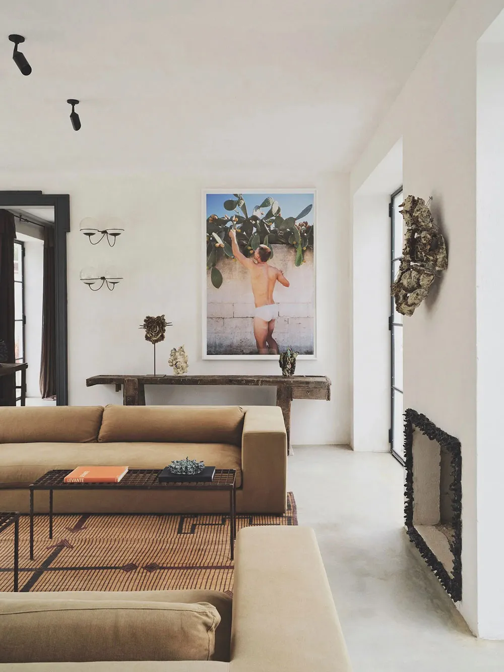 Summer Villa of a Collector in Italy - Gallery image 1