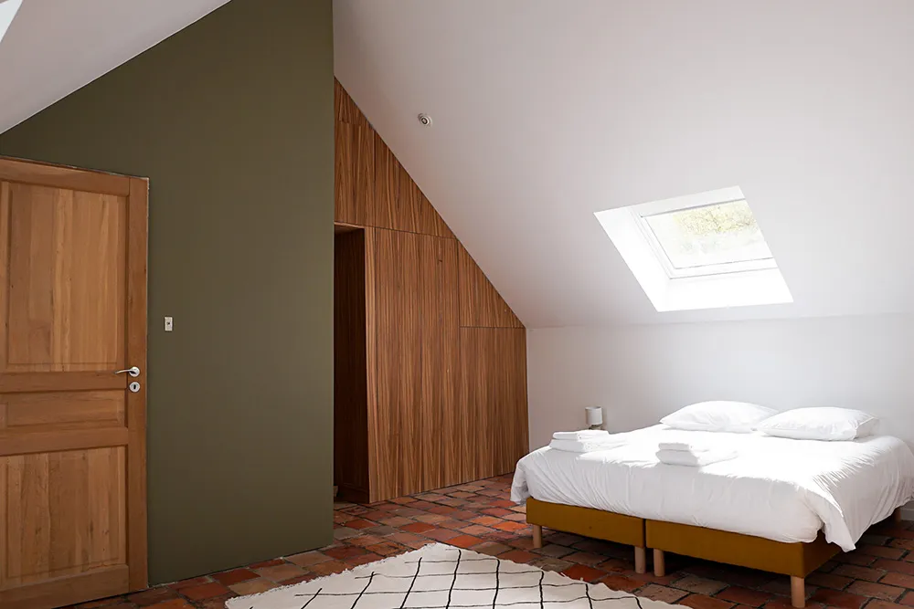 Charmant cottage historique en France avec des intérieurs modernes et lumineux - Gallery image 15