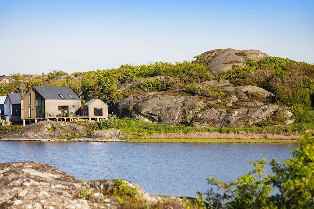 Modern Scandinavian Cottage by the Water - 28