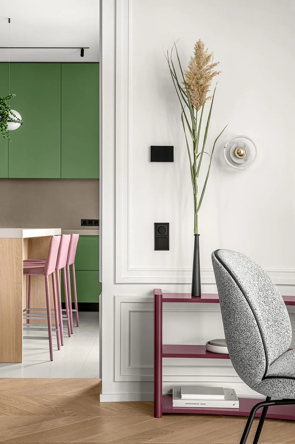 Minimalismus mit bunter Möbel: Wohnung in Kiew - Gallery image 12