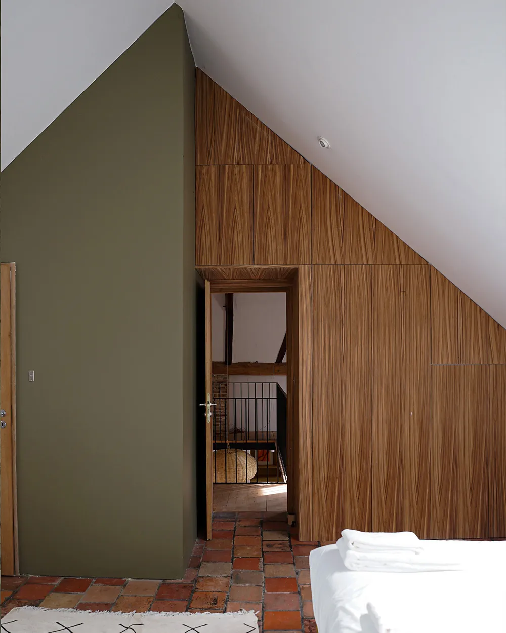 Charmant cottage historique en France avec des intérieurs modernes et lumineux - Gallery image 16