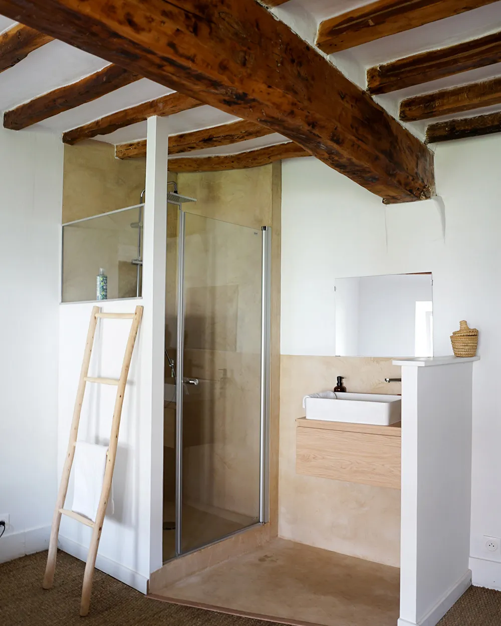 Charmant cottage historique en France avec des intérieurs modernes et lumineux - Gallery image 11