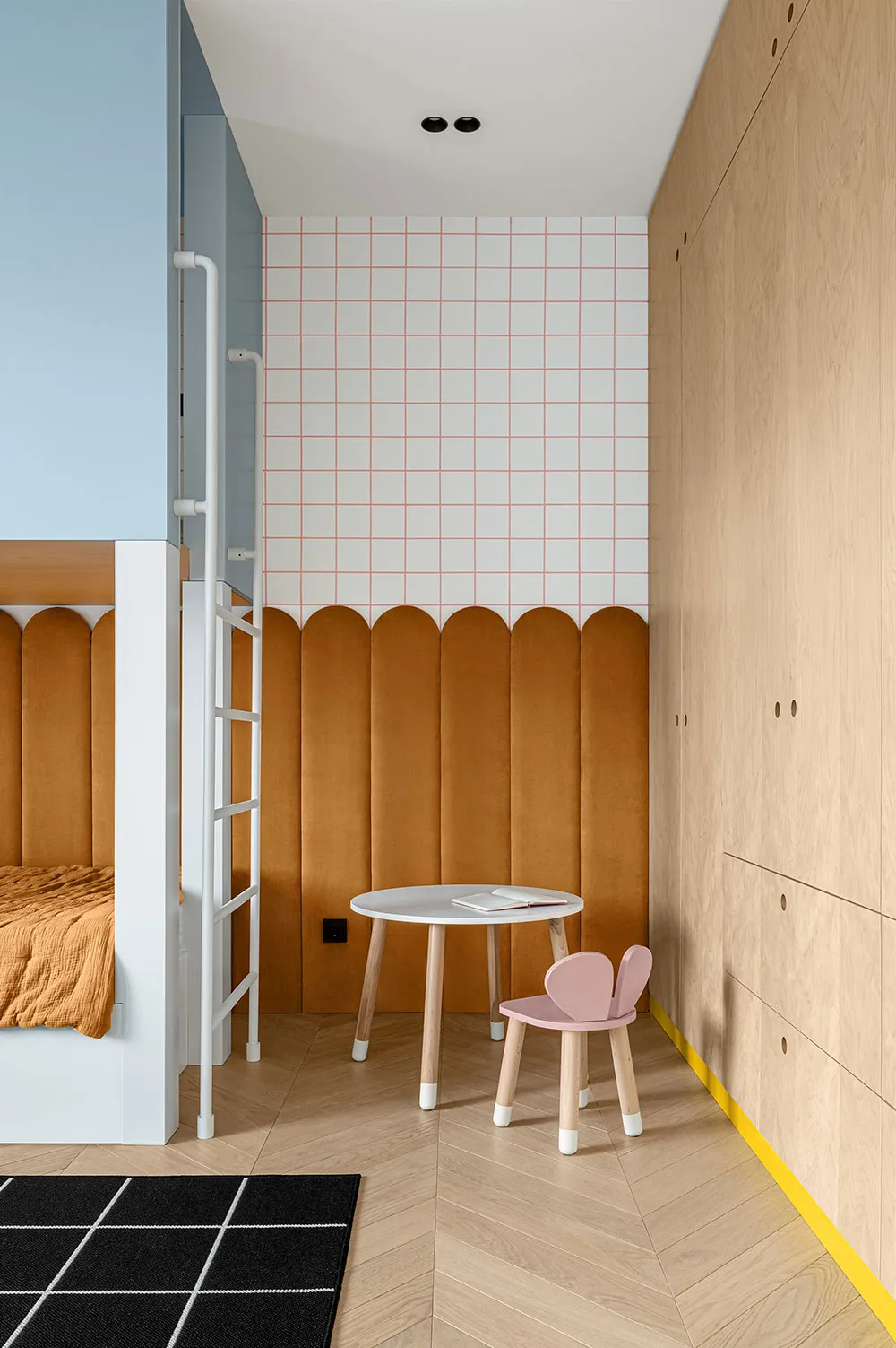 Minimalismus mit bunter Möbel: Wohnung in Kiew - Gallery image 32