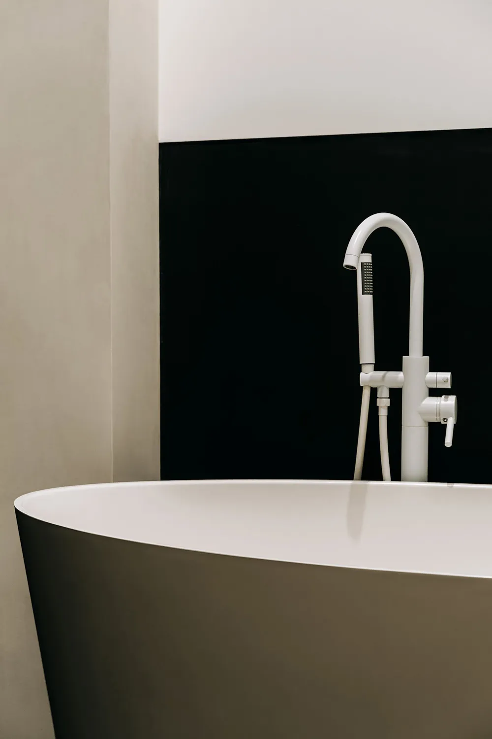 Vintage Doors and Stylish Design: Elegant Interior in Wrocław - Gallery image 11