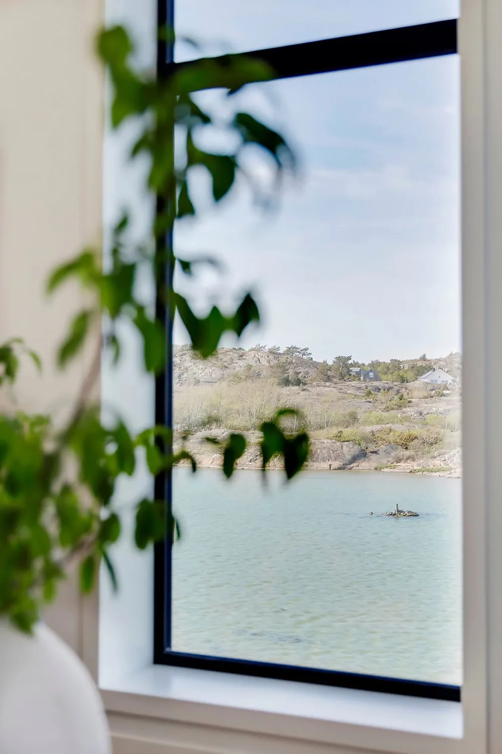 Modern Scandinavian Cottage by the Water - 20
