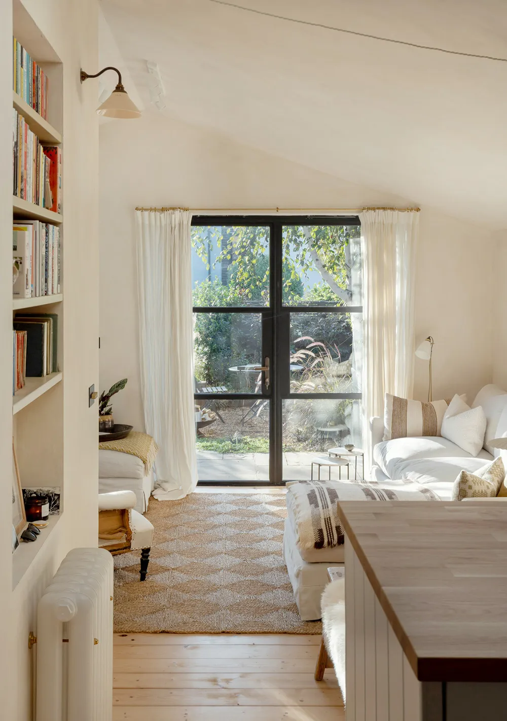 Apartment in London with Private Garden (77 sqm) - Gallery image 1