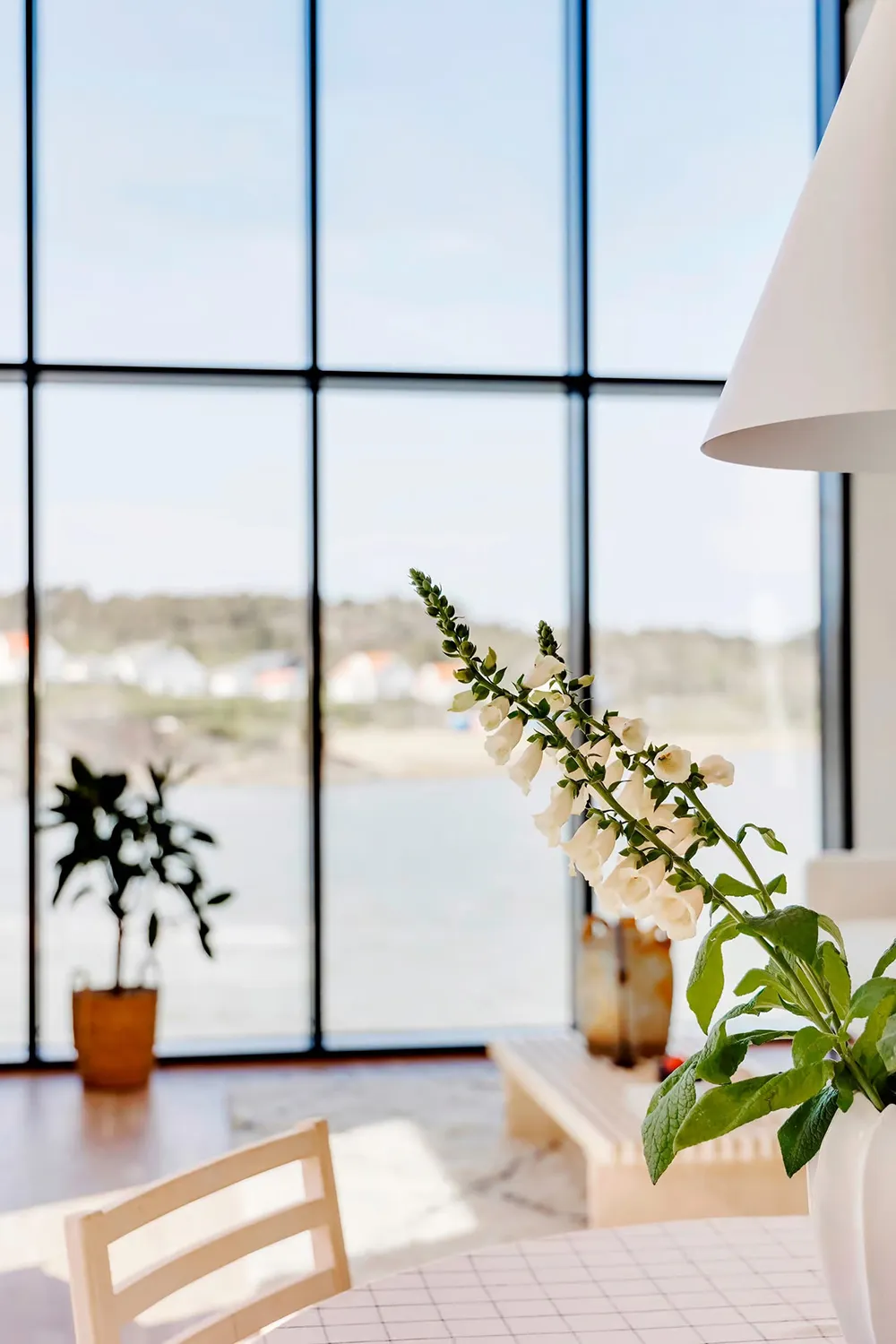 Modern Scandinavian Cottage by the Water - 7