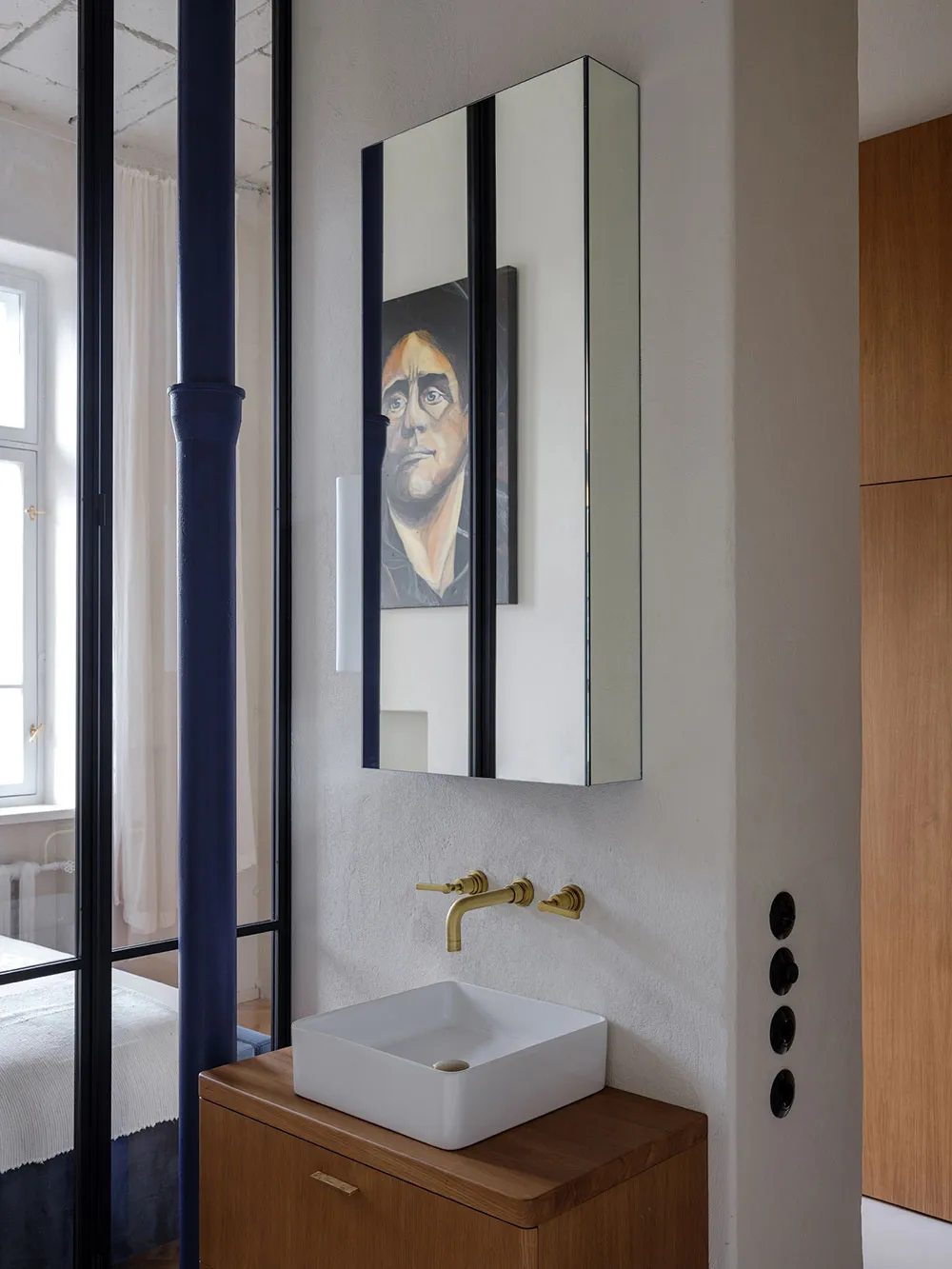 Interiores con nostalgia: apartamento de un director cinematográfico en el corazón de Kiev - Gallery image 16