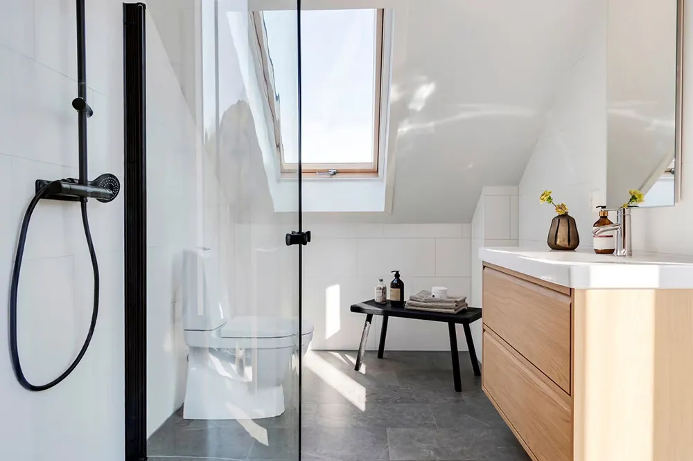 Modern Scandinavian Cottage by the Water - 26