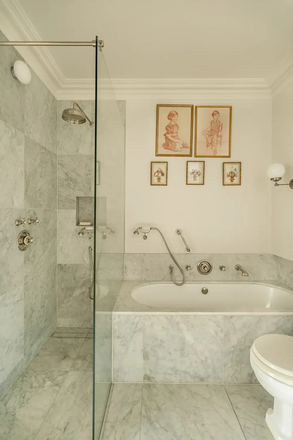 Interior inglés acogedor con pinturas en el centro de Londres - Gallery image 6