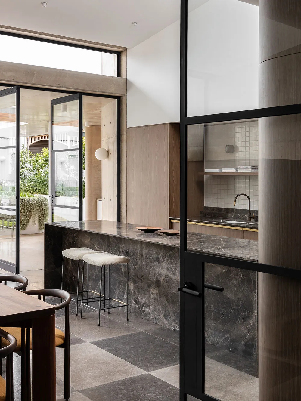 Beau rocher et angles arrondis : design moderne à Adelaide - Gallery image 3