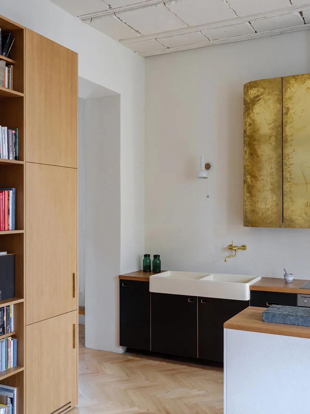 Interiores con nostalgia: apartamento de un director cinematográfico en el corazón de Kiev - Gallery image 8