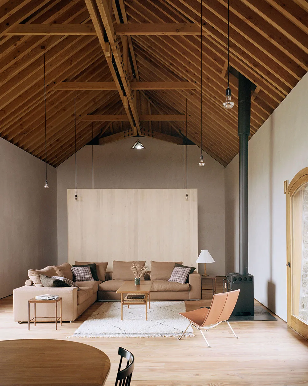 Современный дом на месте руин старинной фермы в Англии - Gallery image 1