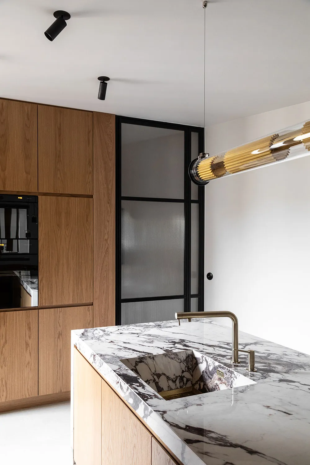 Charmante appartement parisien avec un décor moderne élégant - Gallery image 9