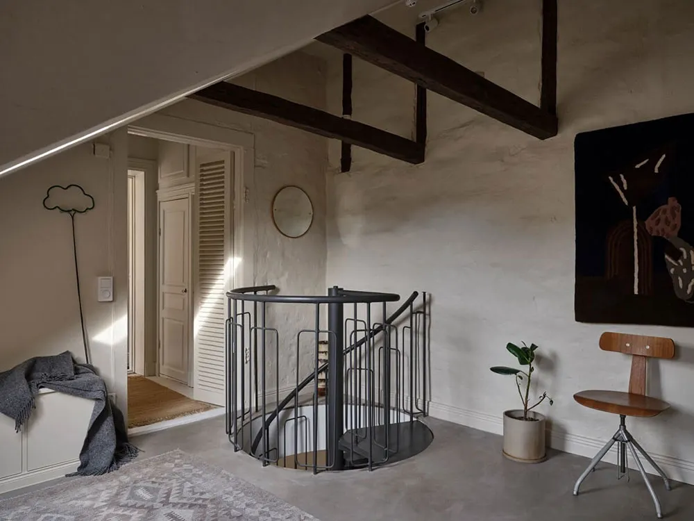 Habitaciones de forma irregular y dormitorio de ático: apartamento inusual en Estocolmo - Gallery image 11