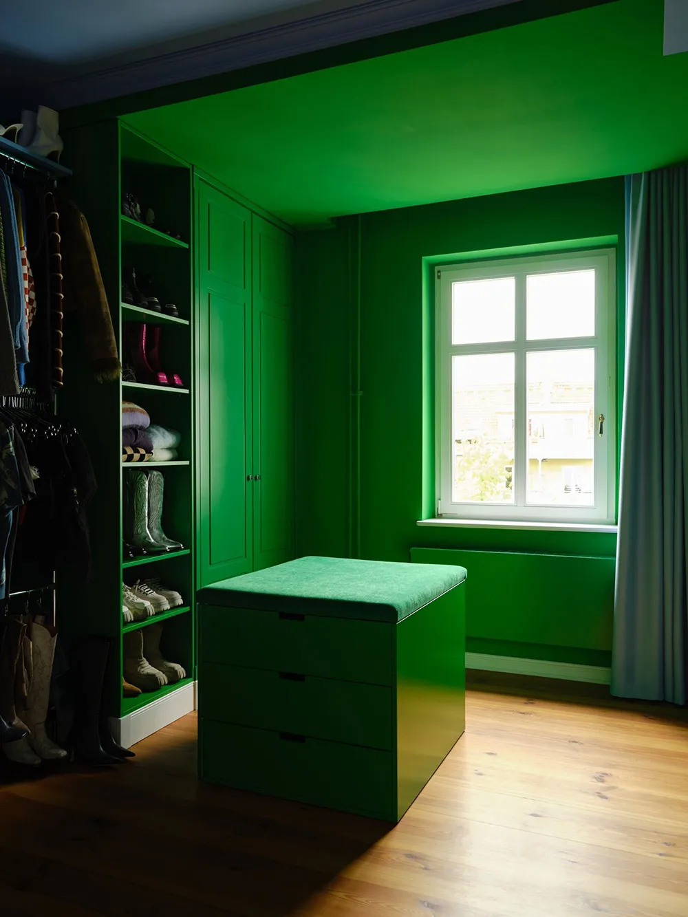 Intérieur audacieux avec un décor inhabituel pour une mannequin à Berlin - Gallery image 10