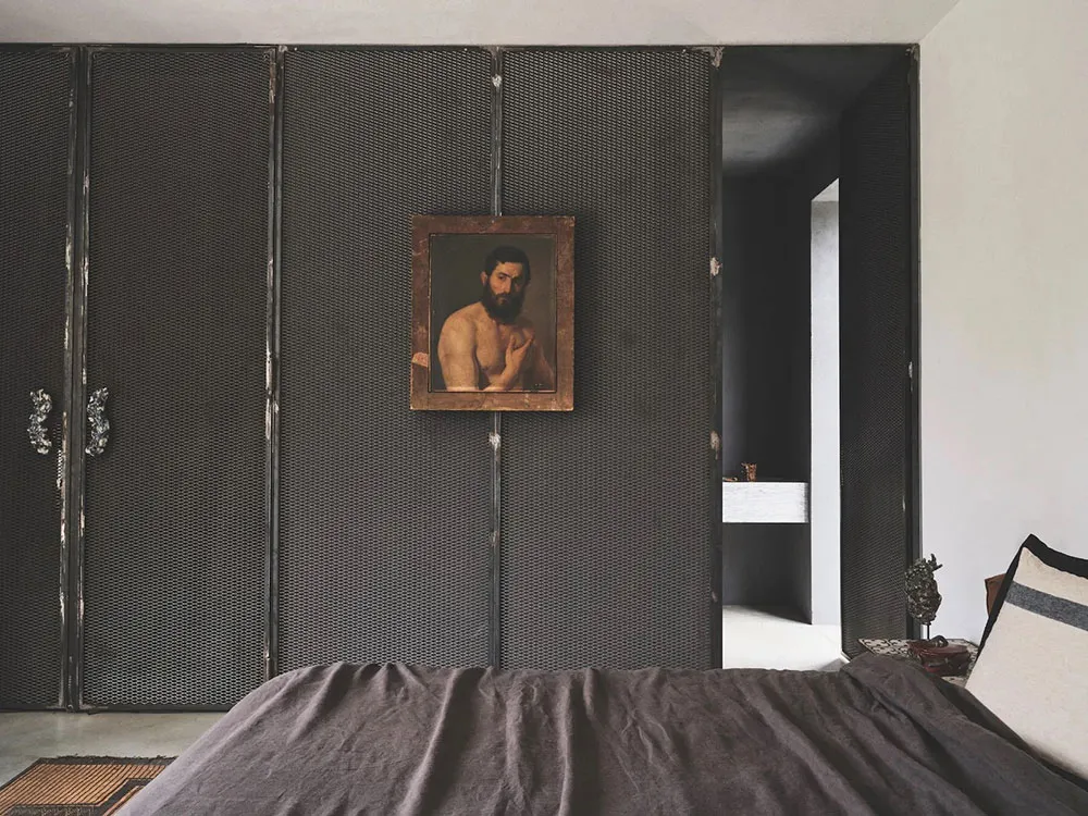 Summer Villa of a Collector in Italy - Gallery image 2