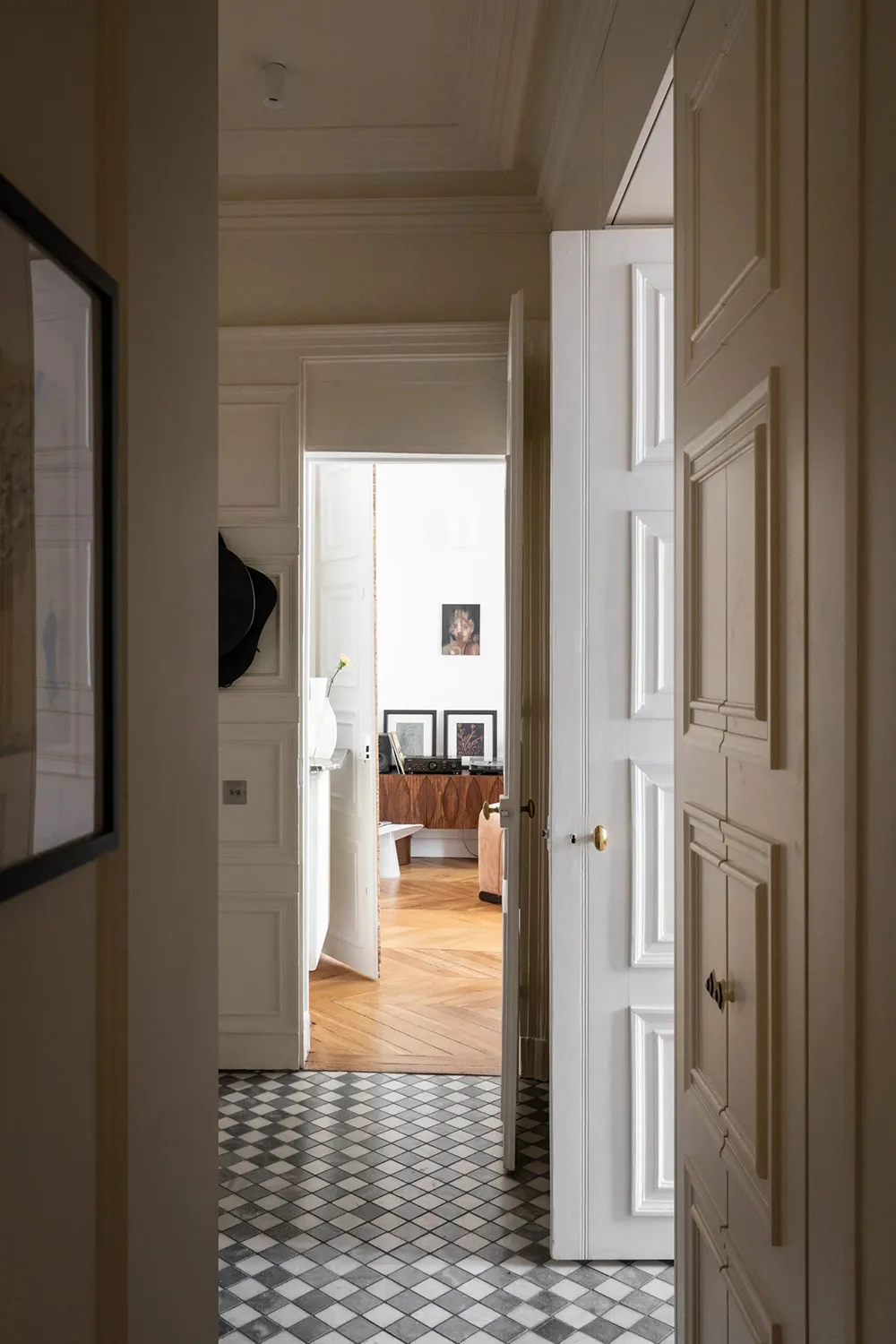 Art, Classic and Modern Design: A Splendid Apartment in Paris - Gallery image 6