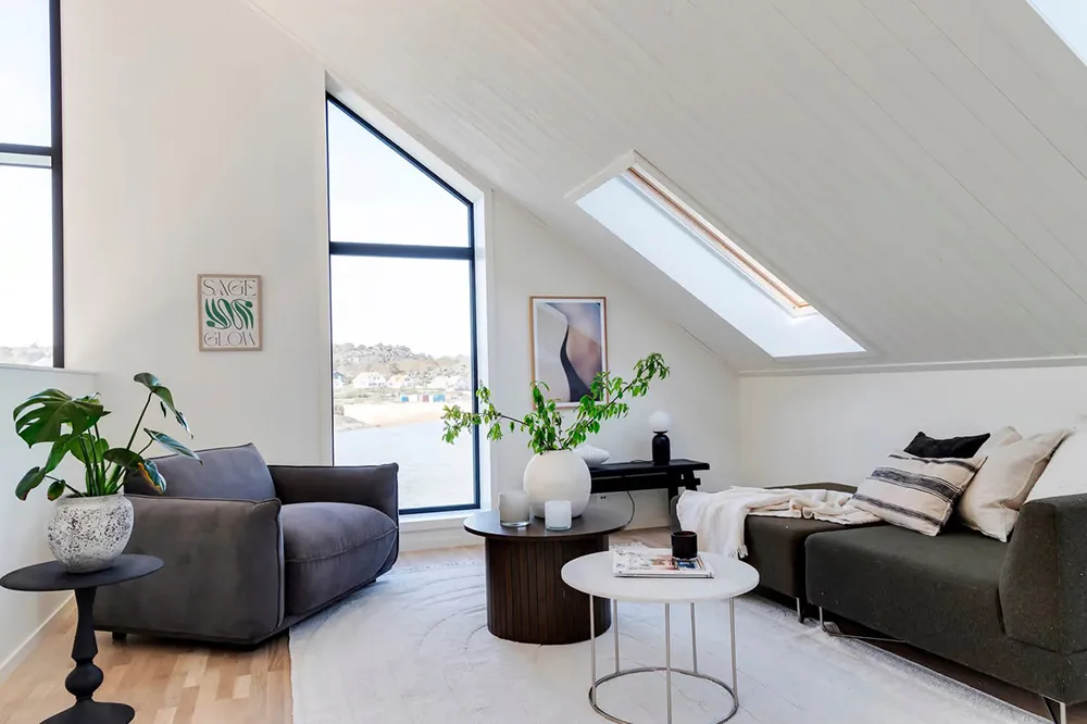 Modern Scandinavian Cottage by the Water - 18