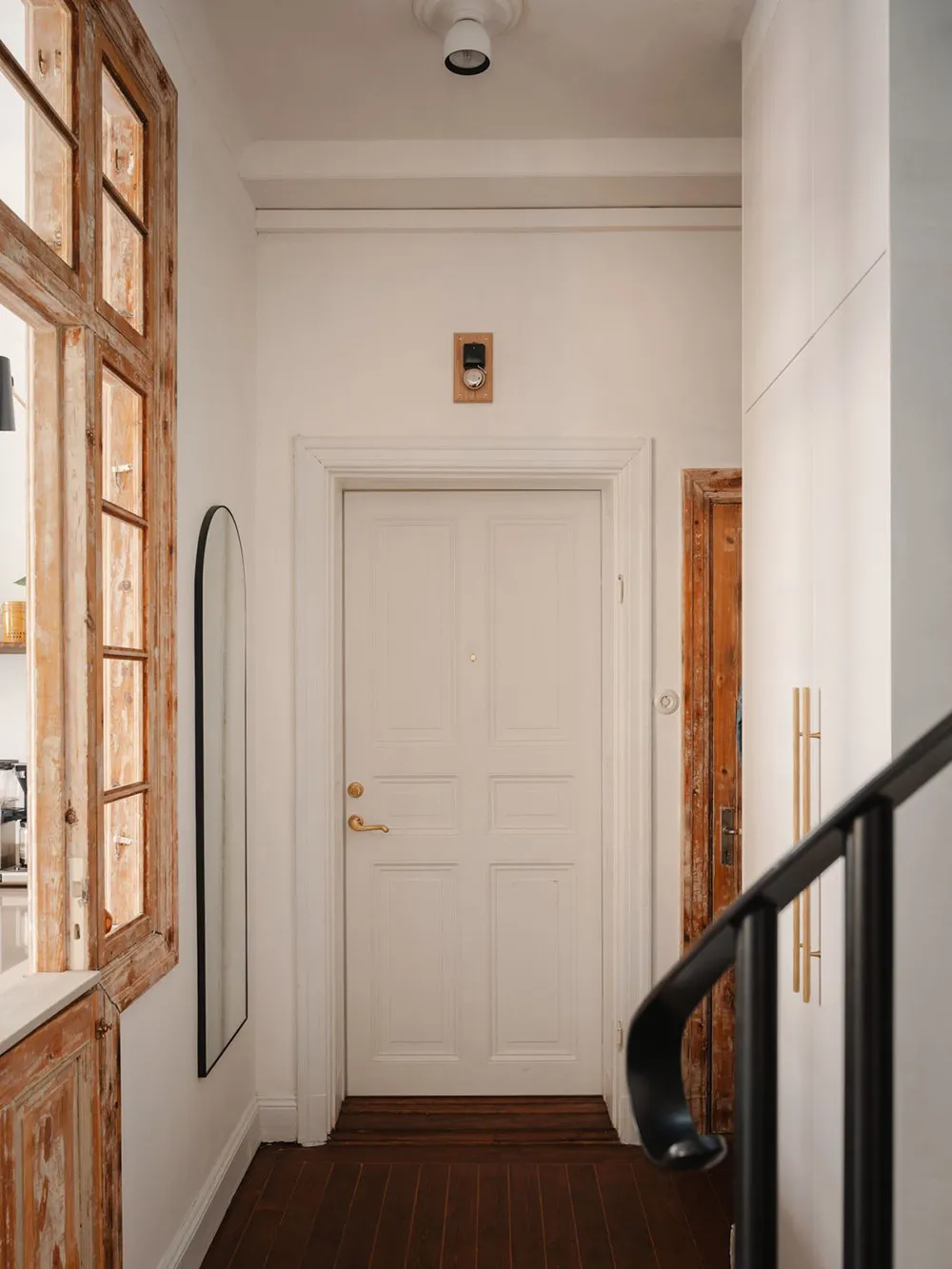 Eklektrischer Interieur einer kleinen skandinavischen Wohnung (63 qm) - Gallery image 35