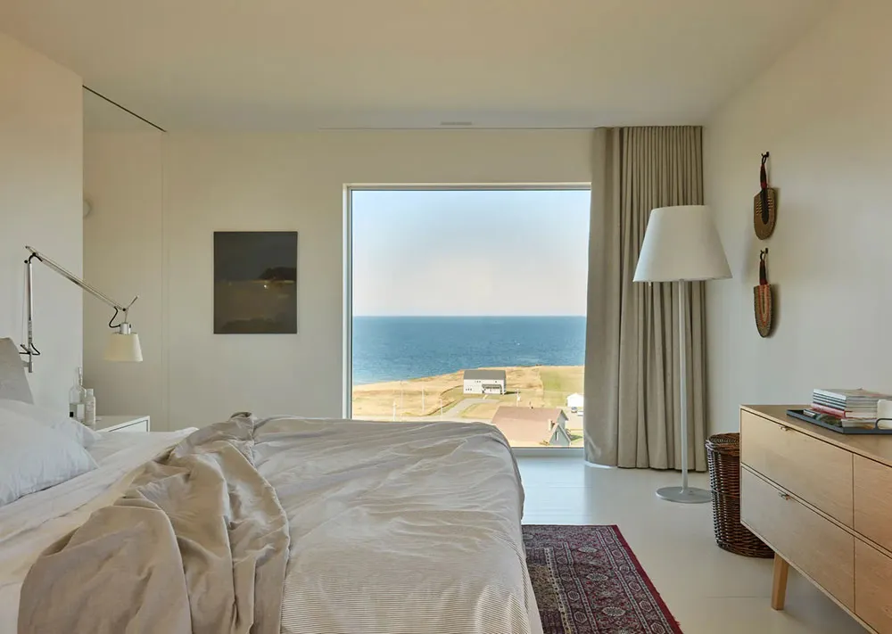 Светлый современный дом отдыха с панорамными видами в Канаде - Gallery image 12